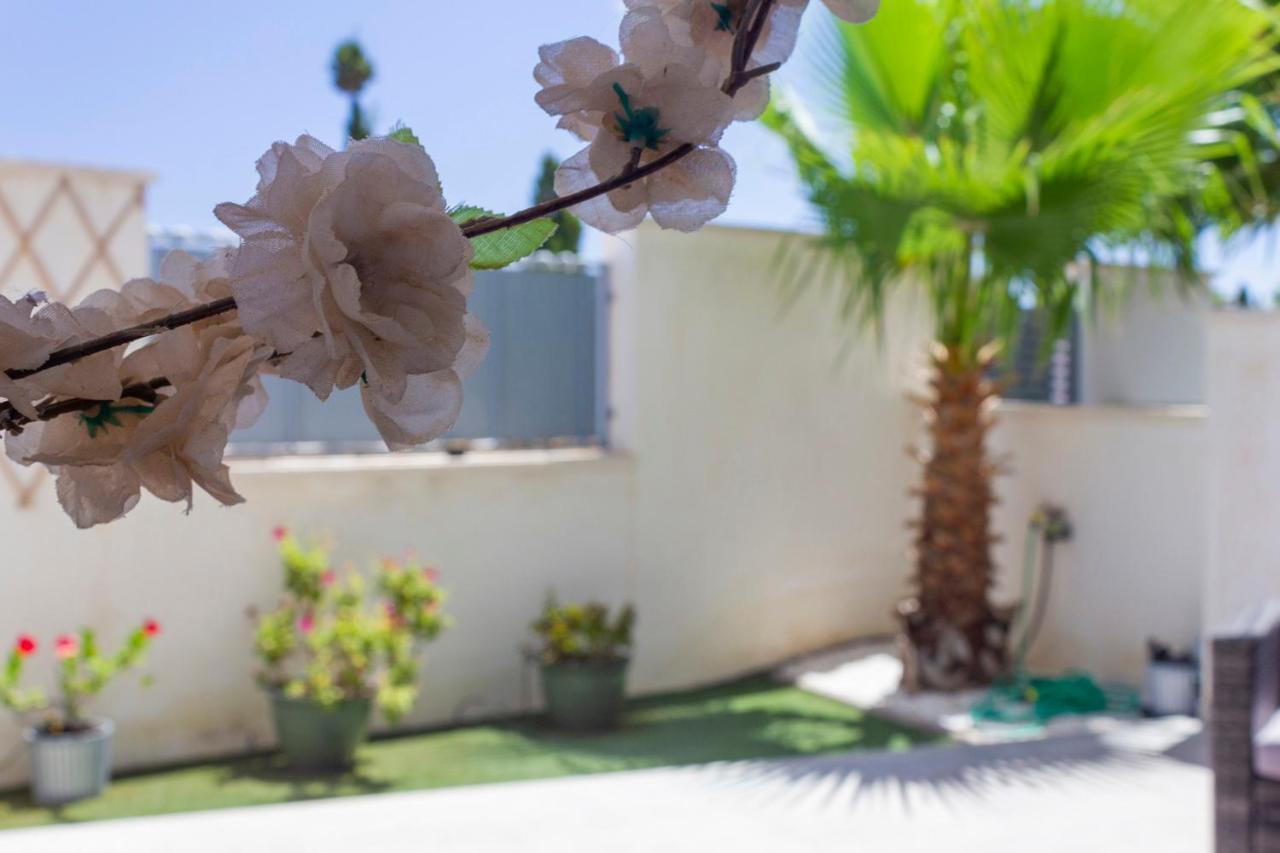 Bungalow Pink Garden Orihuela Exteriör bild